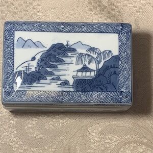 Chinese Quilong Blue and White Porcelain Box